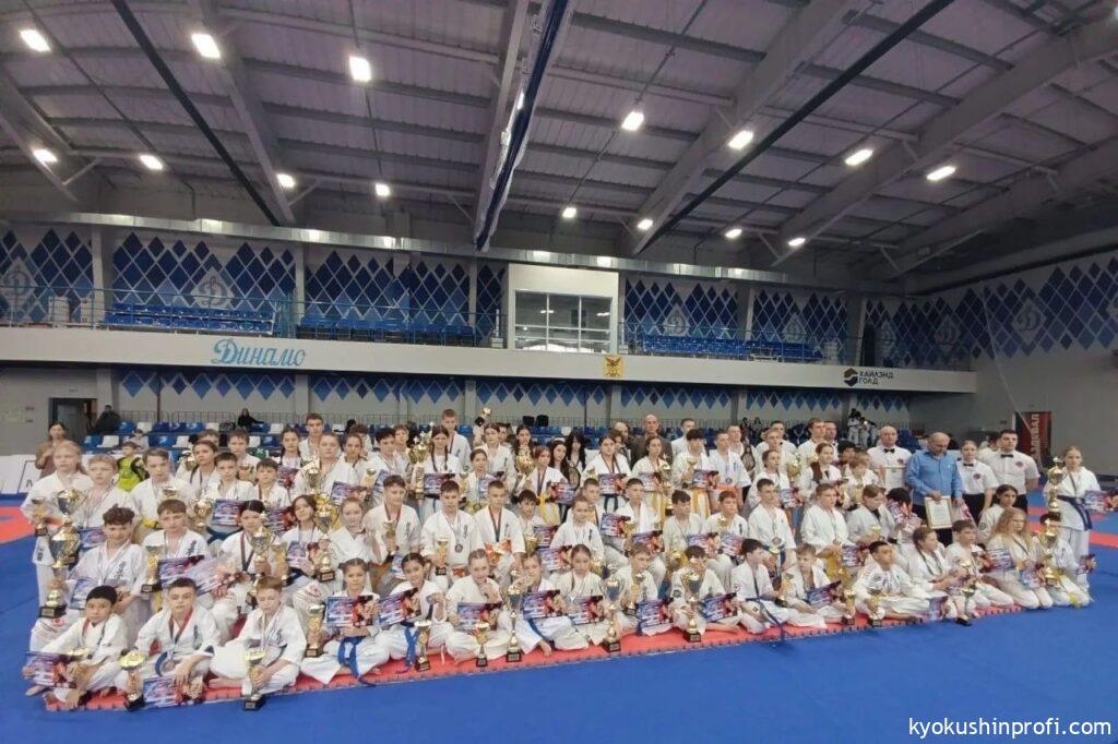 Масштабные соревнования по киокушинкай «Забайкальский тайфун» собрали лучших бойцов Сибири и Дальнего Востока